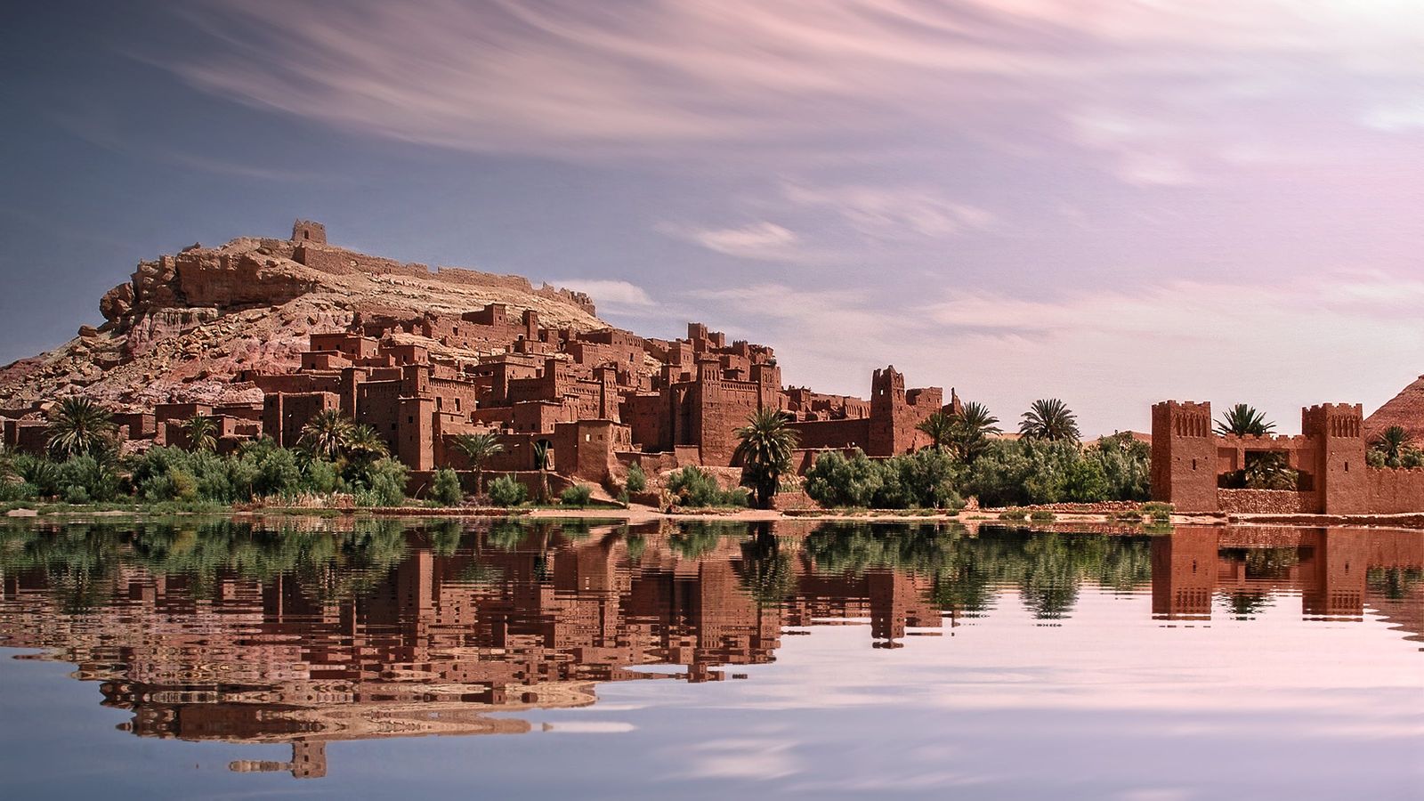 Le ksar d’Aït Ben Haddou et ses tours de terre au bord de la rivière