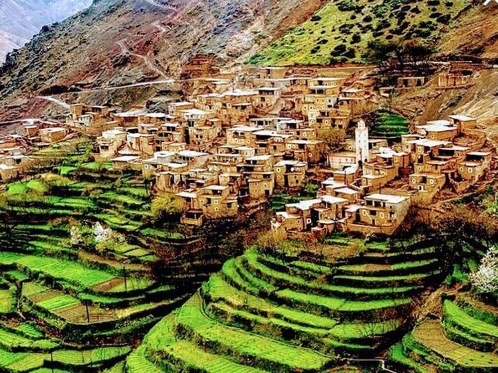 Un village berbère du Haut Atlas et ses cultures en terrasses